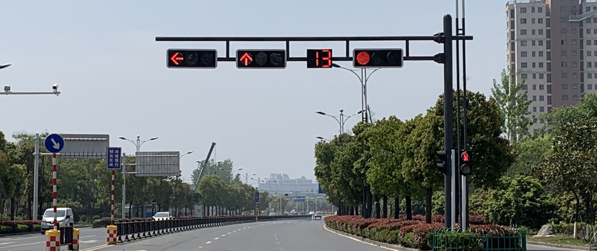 交通信號(hào)燈桿，道路交通信號(hào)桿